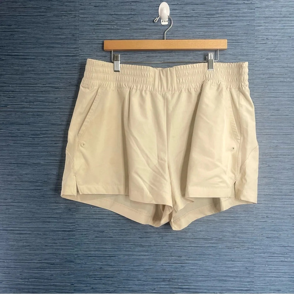 Old Navy Women's High Waisted StretchTech Surf Athletic Shorts, Cream - Size XL - Picture 5 of 9